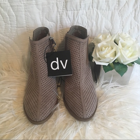 DV by Dolce Vita Shoes - DV Ettie Emerson Heeled Booties Sz 8 in Almond